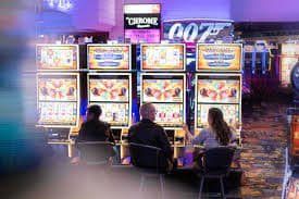 Meja Omaha Poker dengan 4 kartu di tangan pemain